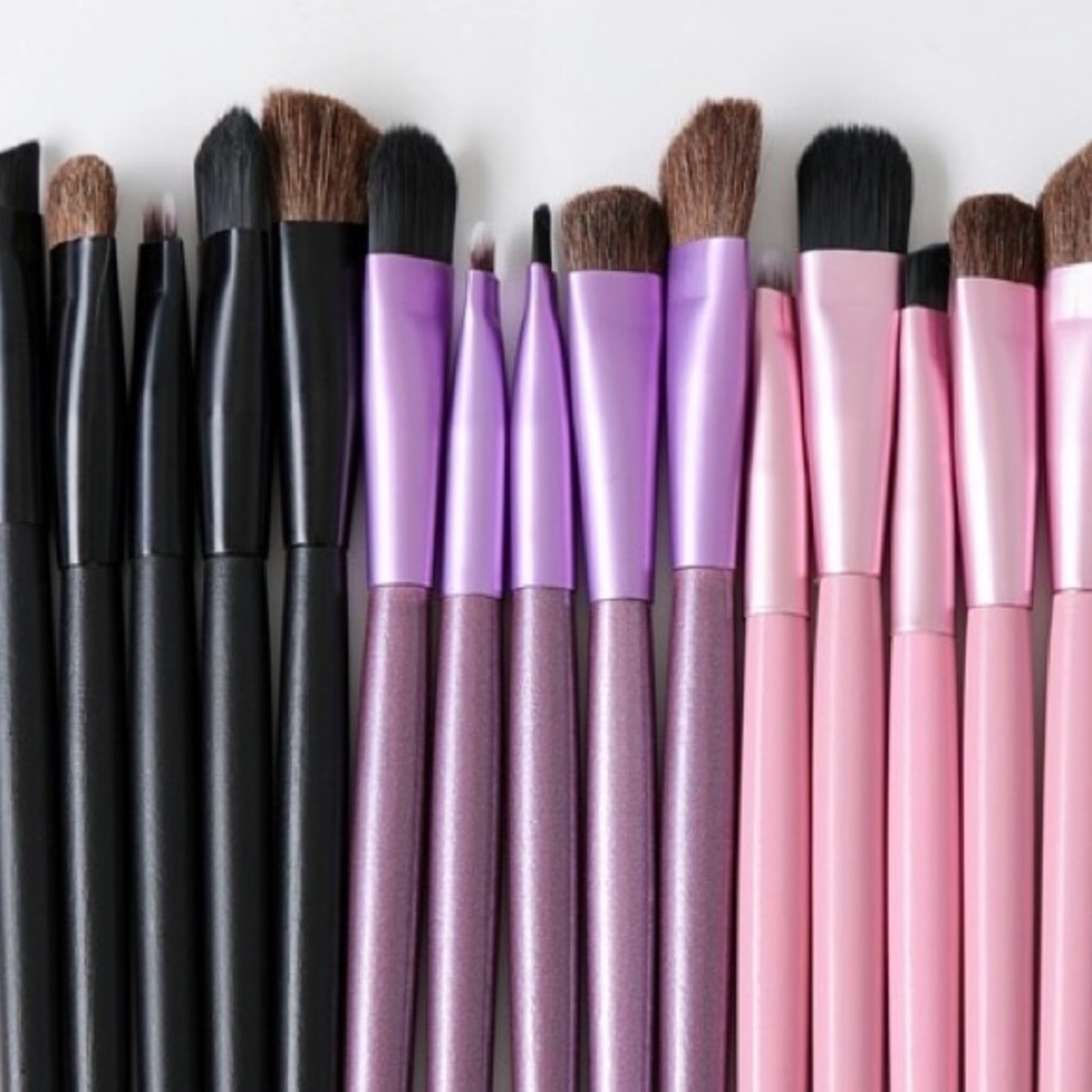 NEW 5 Eye Make-Up Brushes in Black Metal Travel Cylinder - Picture 3 of 12
